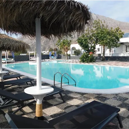 Sandy's Paradise Перисса