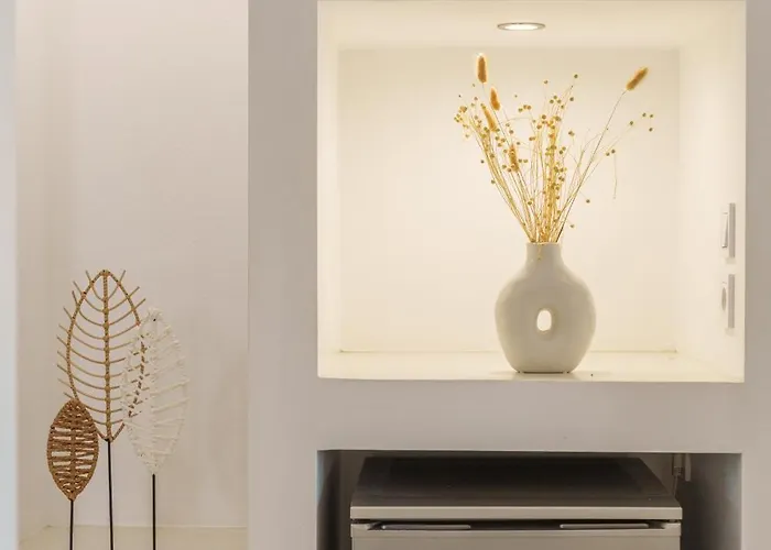 Sandy's Paradise Perissa (Santorini)